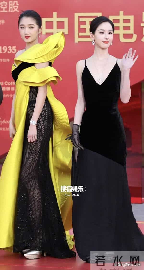 关晓彤、陈都灵亮相金鸡奖红毯 一个美得大气 一个宛如优雅的黑天鹅