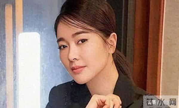 原来陈道明并未撒谎，“风波缠身”的左小青，已迈上另一条上坡路