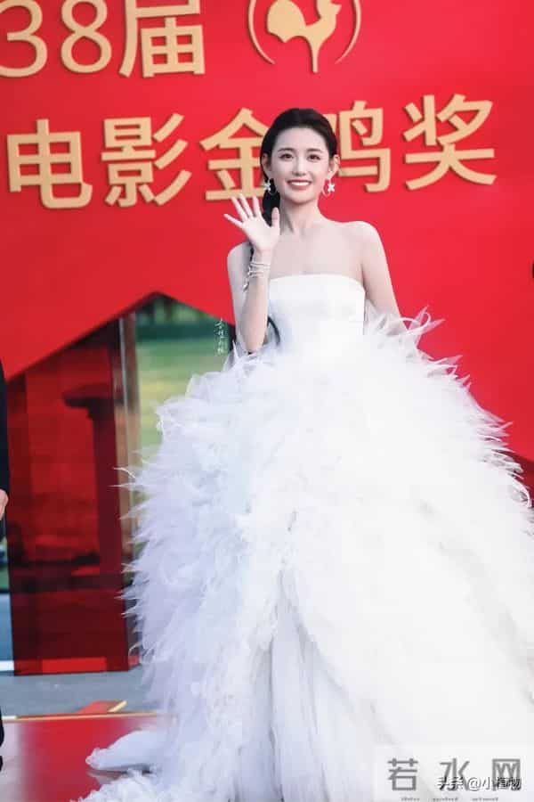 金鸡这晚 佟丽娅美貌惊人 宁静穿搭太灾难 露背装的陈都灵超惊艳