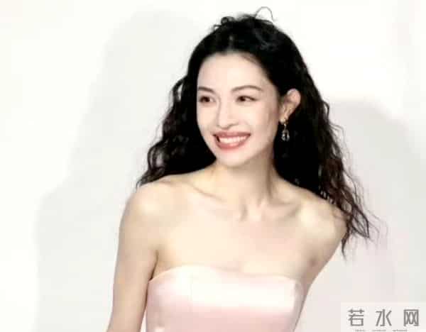 精修图VS生图:关晓彤膀大腰圆,倪妮老气了不少,辛芷蕾选错裙子