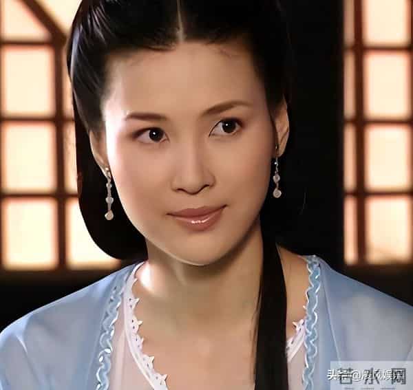 为了嫁50亿富豪，狠心抛弃同居5年的周一围，现今她却活成了笑话