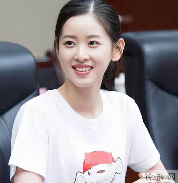 婚变风波不到半个月,31岁章泽天喜提新身份,担心的事还是发生了