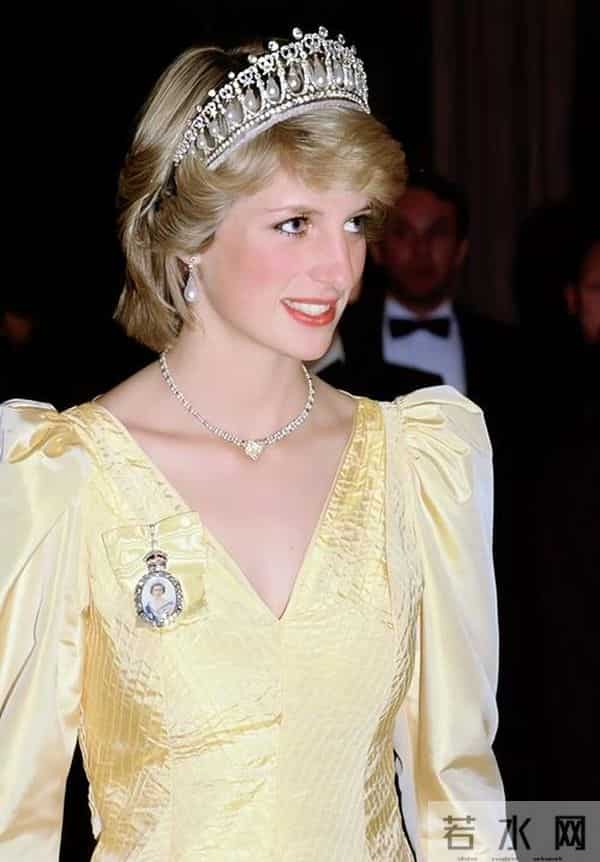 梅根新节目一块表抢尽风头,戴婆婆的表,蹭戴妃流量,她不简单