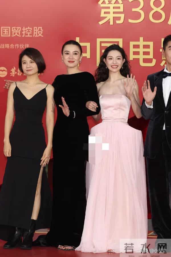 金鸡这晚 佟丽娅美貌惊人 宁静穿搭太灾难 露背装的陈都灵超惊艳