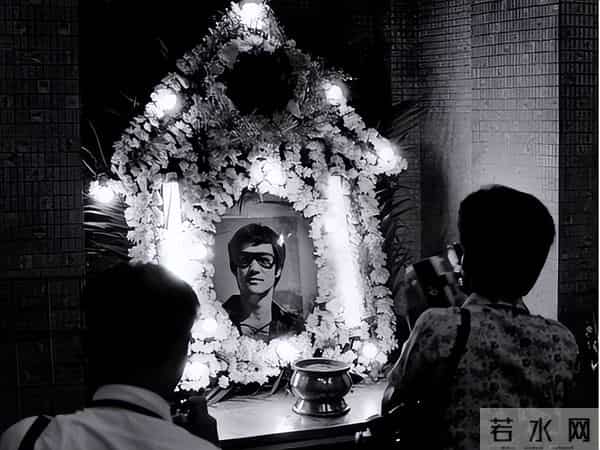 52年后，78岁丁佩终于说出真相：李小龙在我床上倒了12分钟！