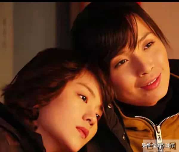 她26岁夺双料影后,二婚嫁靳东高龄产子,48岁活成这般模样