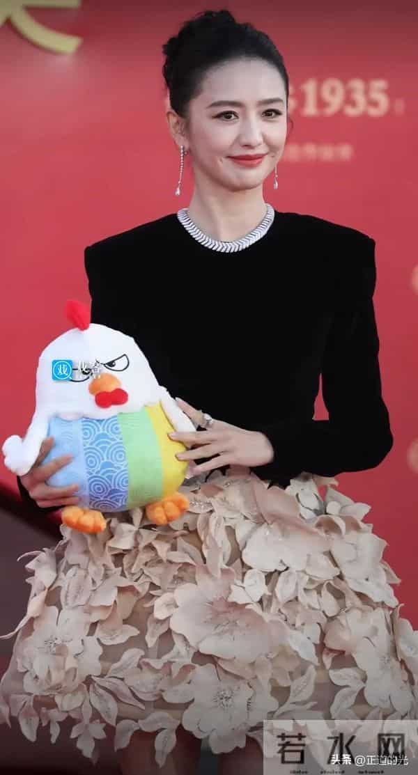 佟丽娅金鸡奖提前夫 陈思诚台下宠溺大笑 霍思燕称朵朵会接他爸的班