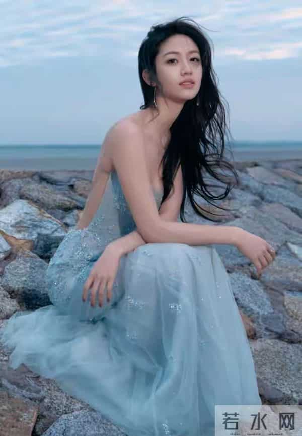 向涵之今日穿搭大揭秘,美到无法抗拒!