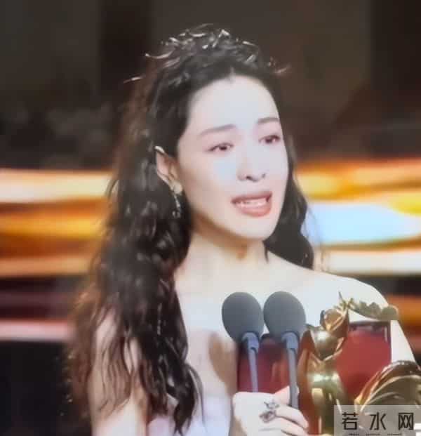 24岁的易烊千玺,成为金鸡奖最年轻影帝,刷新刘烨保持21年的记录