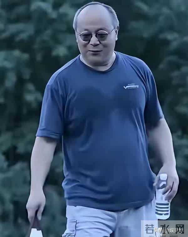 王菲没想到，自己56岁的前夫如今隐居阿那亚，把生活过成了一首诗