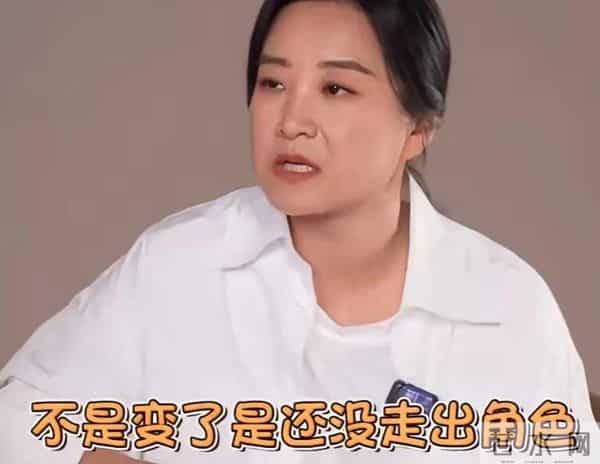 瘦到脱相？43岁的贾玲罕见露面，脸跨不平、又瘦又"颓"，令人唏嘘