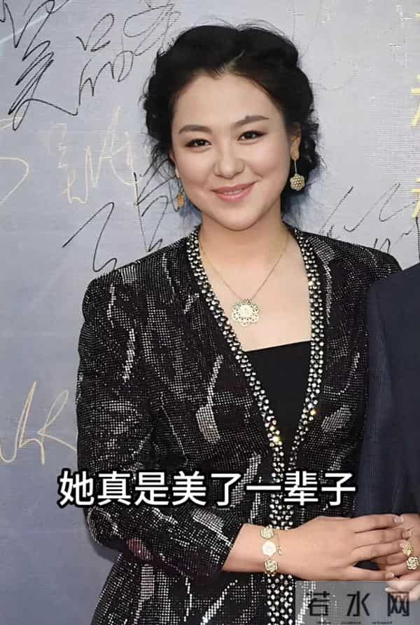 她真是美了一辈子！年轻时惊艳了年华，年老后优雅了岁月