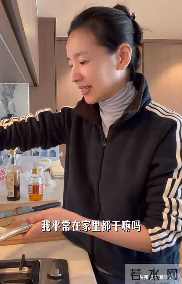 董洁分享日常，买菜做饭接顶顶上下学，私底下特别地干练接地气