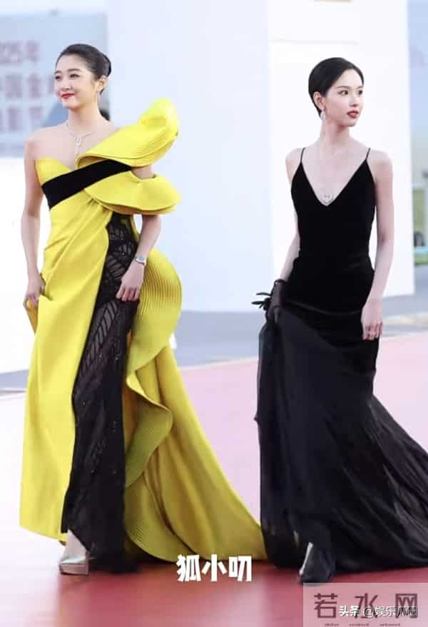 关晓彤、陈都灵亮相金鸡奖红毯 一个美得大气 一个宛如优雅的黑天鹅