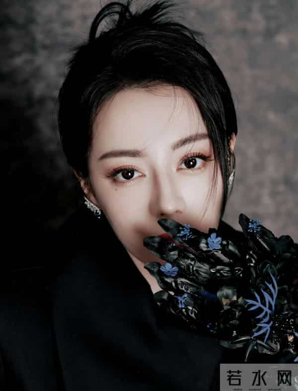 迪丽热巴性感美腿写真