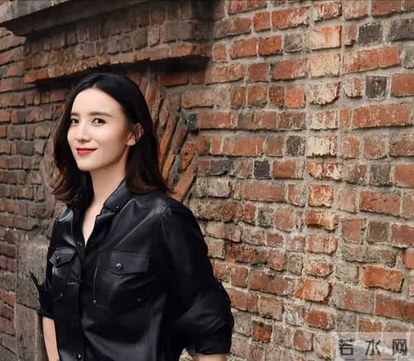 一场生日,戳穿45岁宋佳的江湖地位,人民日报的评价有人信了