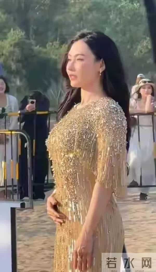 张柏芝现身河北无修图膀大腰圆,手背青筋暴露,果然路人手机真实