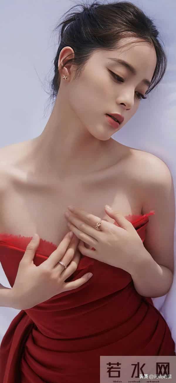 欧阳娜娜—珍藏性感照：从“少女”到“纯欲”！这组图太顶了