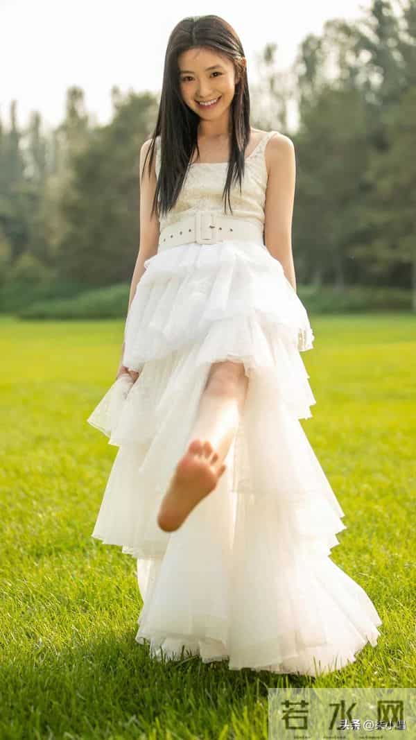 刘浩存｜又细又长的大长腿