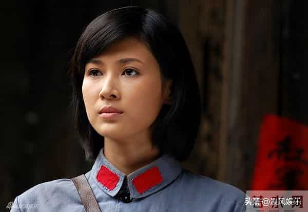 为了嫁50亿富豪，狠心抛弃同居5年的周一围，现今她却活成了笑话