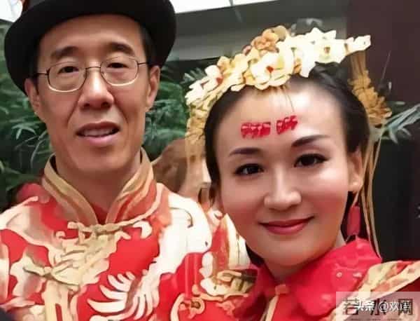 吃狗食、挨毒打，央视前才女竟被虐成“人干”？董卿想救她都难