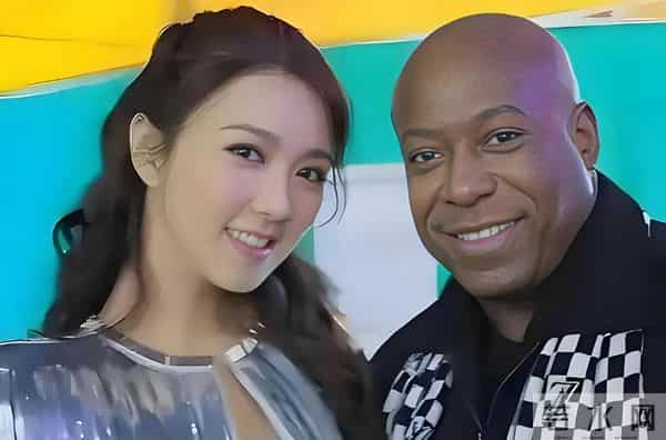 “香港最后一个天后”，被拍到和黑人出入酒店，如今44岁孤身一人