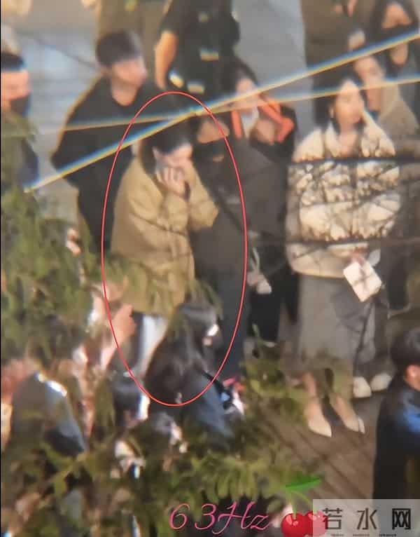 迪丽热巴空降家居城！五官锋利皮肤紧致，与连病仨月状态差别大