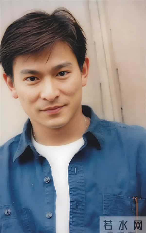 央媒发文,64 岁刘德华高调官宣喜讯,全网恭喜,出道40年仍封神!