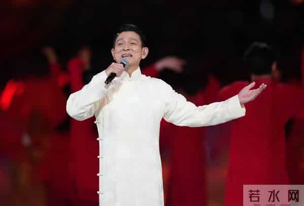 央媒发文,64 岁刘德华高调官宣喜讯,全网恭喜,出道40年仍封神!