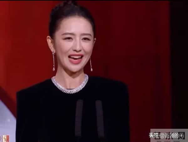 佟丽娅金鸡奖提前夫 陈思诚台下宠溺大笑 霍思燕称朵朵会接他爸的班