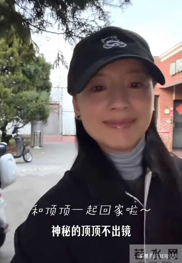 董洁分享日常，买菜做饭接顶顶上下学，私底下特别地干练接地气