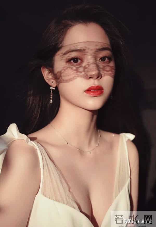 欧阳娜娜—珍藏性感照：从“少女”到“纯欲”！这组图太顶了