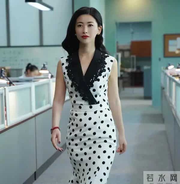 人老珠黄?41岁朱珠现身机场,白发明显皱纹也多,断崖衰老不敢认