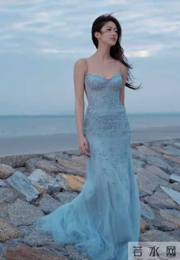 向涵之今日穿搭大揭秘,美到无法抗拒!