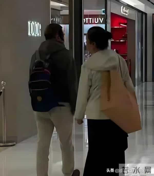 昔日女神江珊56岁近照！白发不染皱纹自然，网叹：时间不饶人