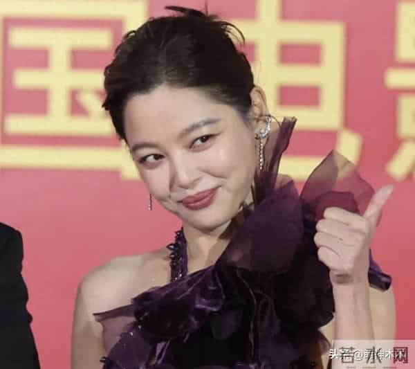 金鸡奖红毯生图来了！倪妮珠宝抢镜，关晓彤背厚，辛芷蕾礼服过季