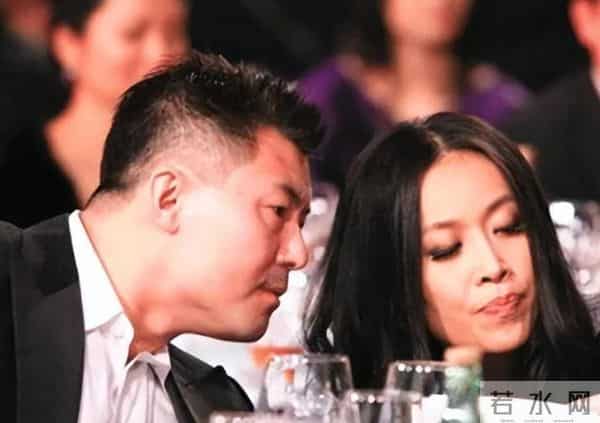 被爆家丑2个月后，58岁那英凭2个动作，实现口碑逆转