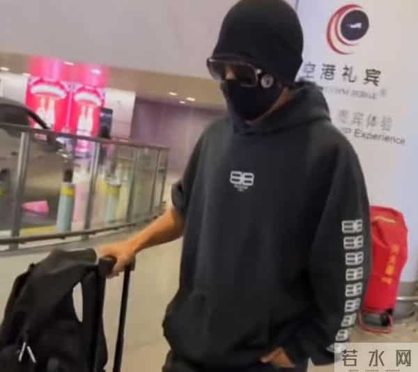 王宝强机场生图帅出新高度，最后受益的却是王一博