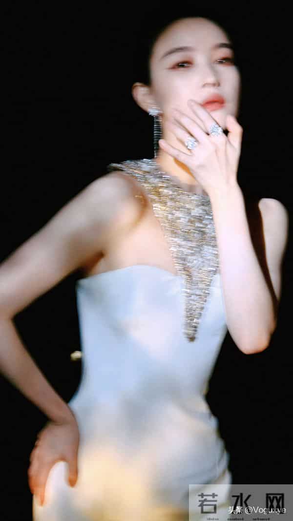 倪妮这个背部线条