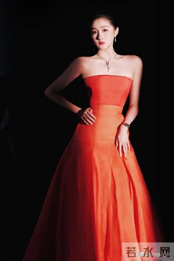 关晓彤到底什么时候可以放弃肩颈线条