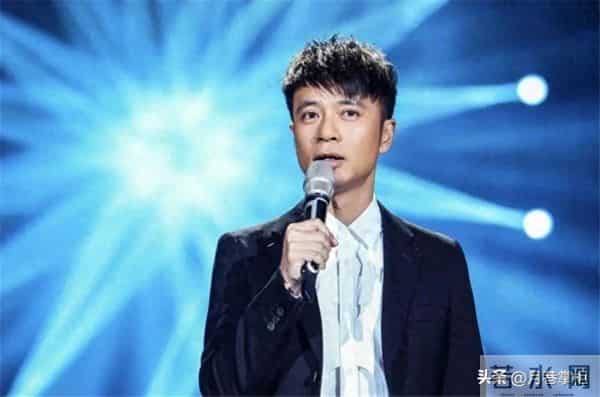 57岁李克勤家丑曝光！妻弟欠千万外债，一个败家子拖累全家