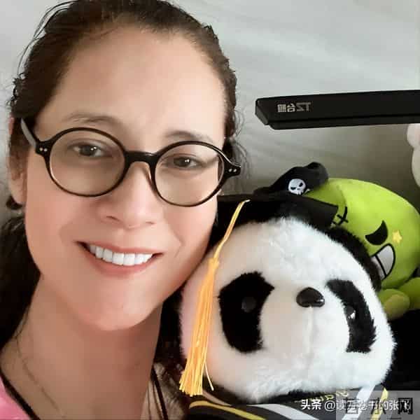 她认干爹,拍风月片,被导演霸王硬上弓,靠山去世后沦为服务员