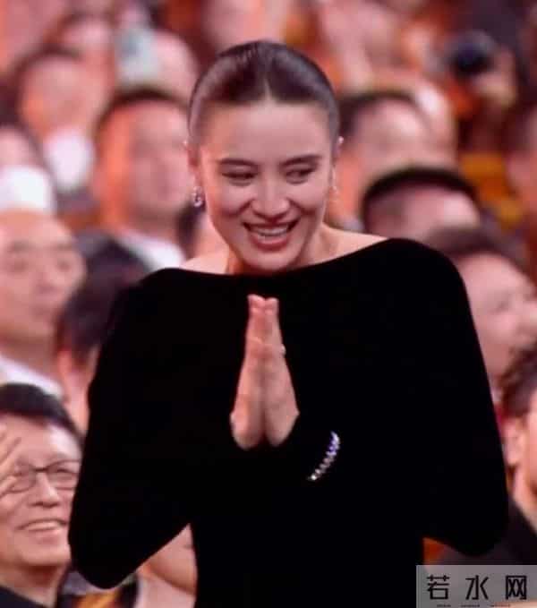 24岁的易烊千玺,成为金鸡奖最年轻影帝,刷新刘烨保持21年的记录