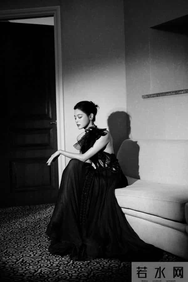 辛芷蕾金鸡奖紫色礼服惊艳出圈,诠释东方女性力量美!