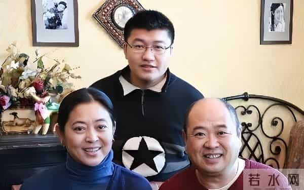 倪萍：半生从容，却为1.97 米的儿子操碎了心，有两大担忧