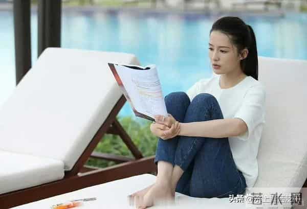 李沁早期生图，素颜也很美，穿牛仔裤身材太好了