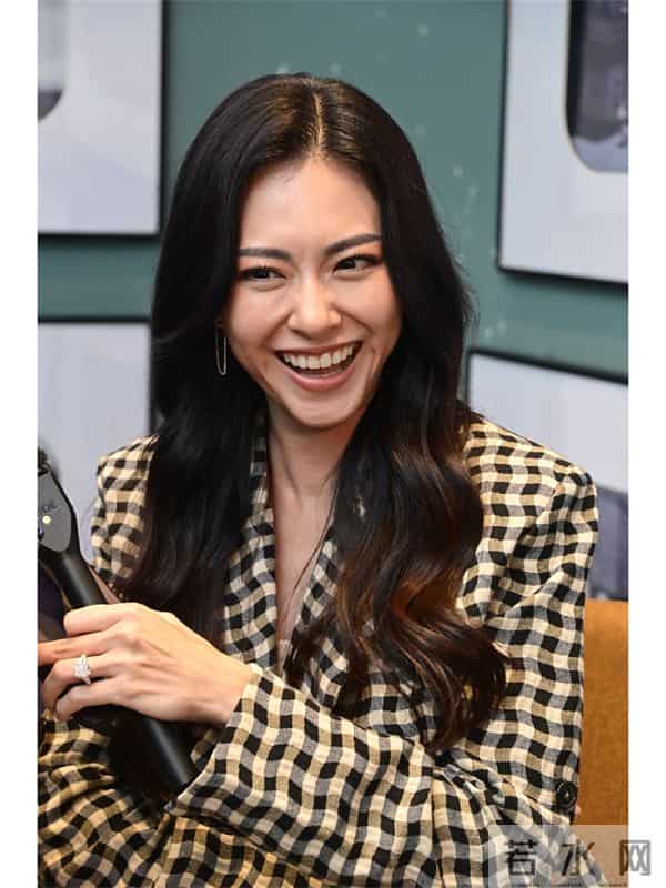 没当成向太儿媳的黄婉佩,二婚嫁进百亿豪门,如今43岁已成企业家