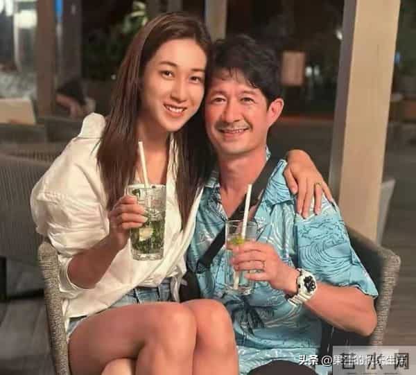 钟嘉欣回应婚变传闻,嘴上说不用理,表情和肢体动作引争议!