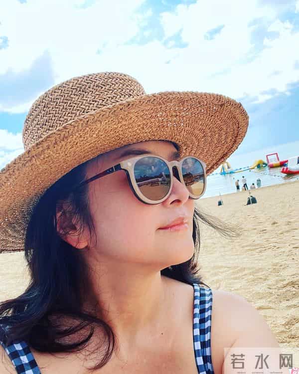 52岁香港女星的近况曝光,当年被前夫各种指控导致其形象受损