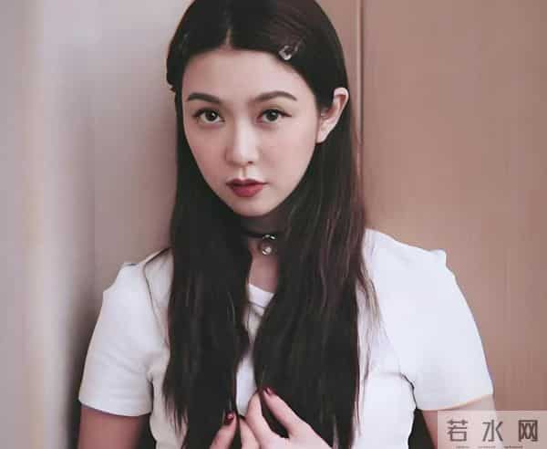 “香港最后一个天后”，被拍到和黑人出入酒店，如今44岁孤身一人